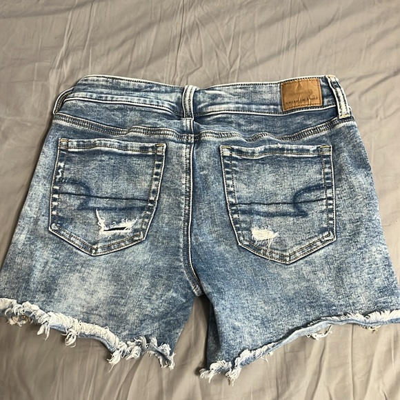 AEO midi acid washed distressed jean shorts - Picture 2 of 4